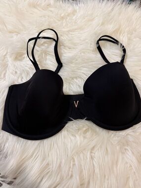 Victoria's Secret Black Convertible Underwire Bra with V Accent